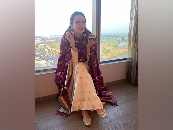 Karisma Kapoor celebrates National Handloom Day on a “sweet” note