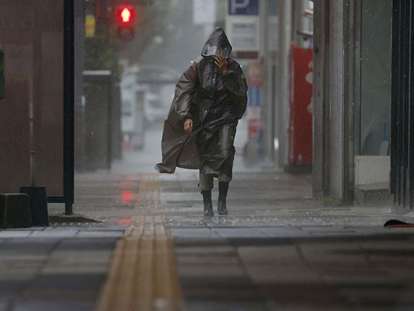 Japan, South Korea brace for powerful Typhoon Khanun