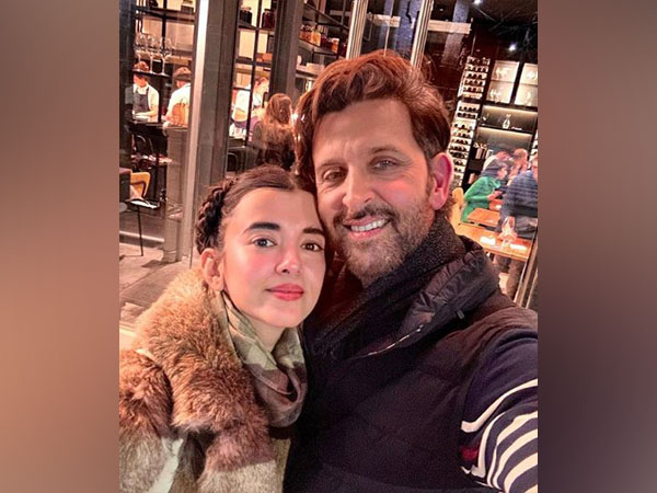 Saba shares adorable picture with boyfriend Hrithik