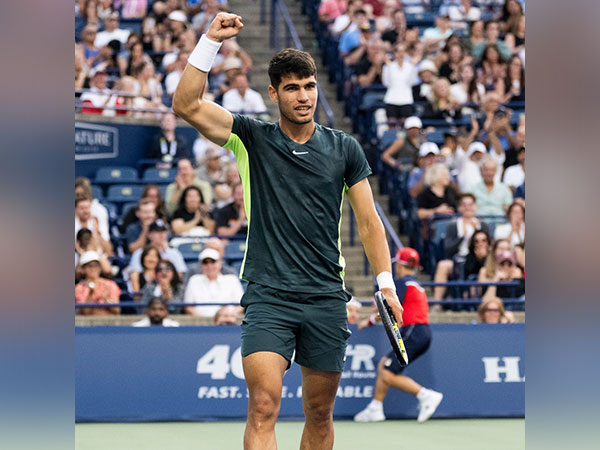 Canadian Open: Carlos Alcaraz downs Hubert Hurkacz to reach quarterfinals