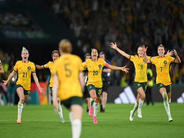 Australia beat France 7-6 on penalties to reach semis