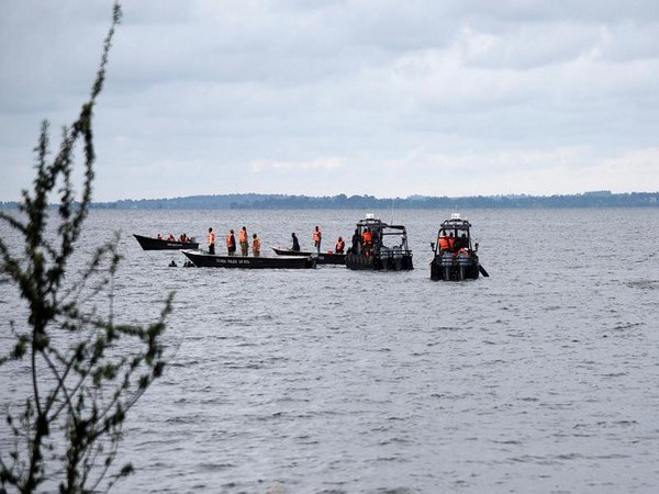 60 feared dead after boat capsizes