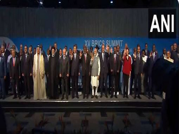 Leaders of BRICS countries, other friendly nations gather for family photo