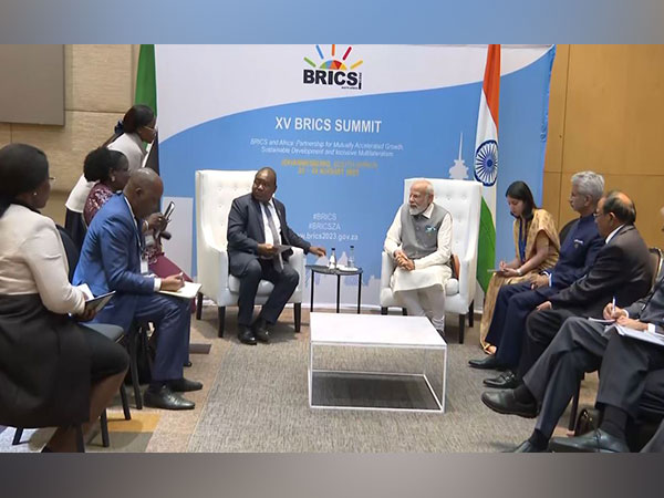 PM Modi holds bilateral talks with Mozambique President in South Africa