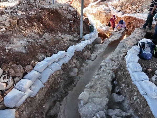 Archaeologists uncover longest section of aqueduct