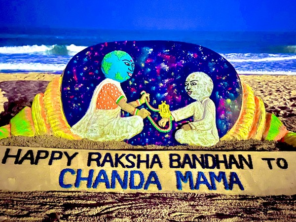 Sand artist Sudarshan Pattnaik creates touching tribute to Chandrayaan-3