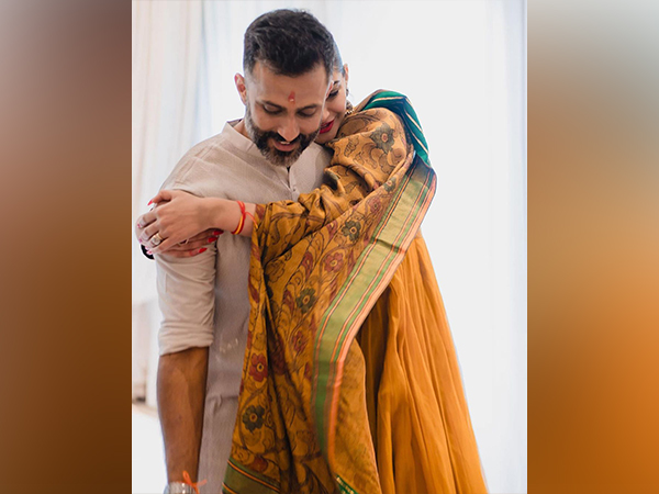 Sonam Kapoor, Anand Ahuja Share Adorable Hug