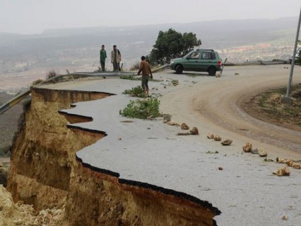 Over 5000 presumed dead after two dams collapse