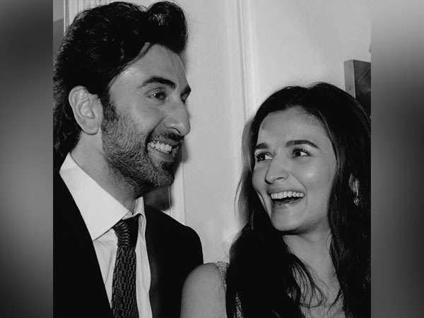 Indian Actress Alia is all hearts for Ranbir