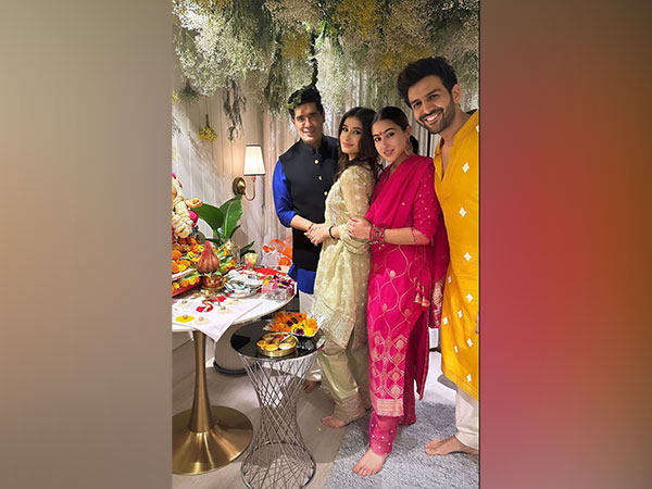 Indian Actress Sara poses with Kartik at his Ganesh Chaturthi celebrations