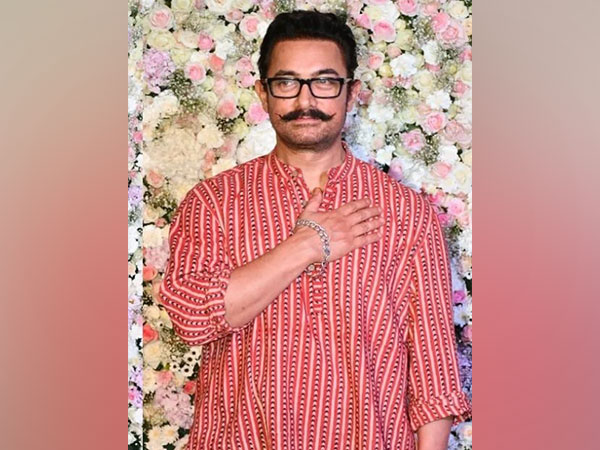 Indian actor Aamir Aids HP Calamity Victims