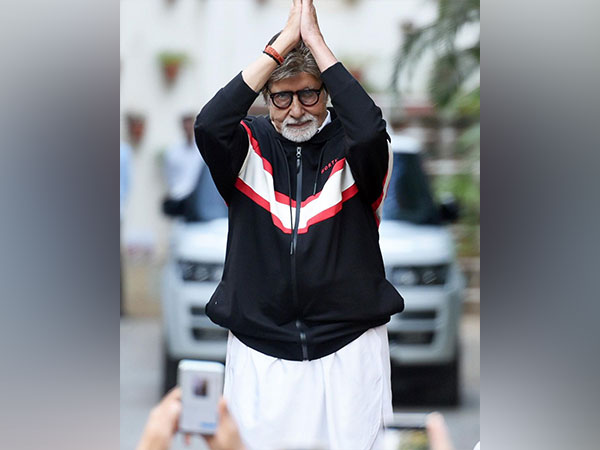 Bollywood actor Amitabh celebrates 41 years of meeting fans