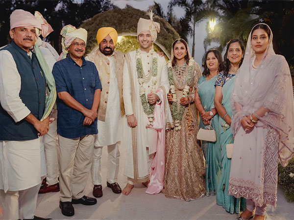 Newlyweds Raghav, Parineeti pose with CMs Kejriwal