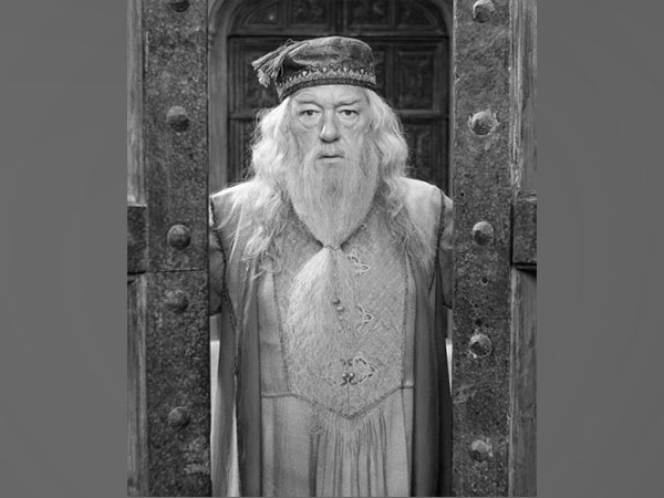 Dumbledore in ‘Harry Potter’ dies at 82