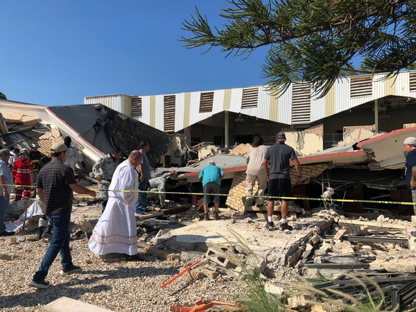 10 dead after church roof collapses in Mexico