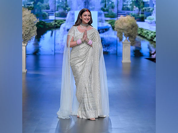 Indian actress Parineeti flaunts sindoor at Fashion Week