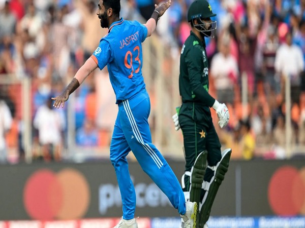 Pakistan unable to hit six as Indian bowlers dominate World Cup clash