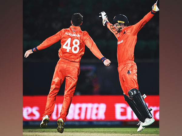 Netherlands thrash S. Africa by 38 runs