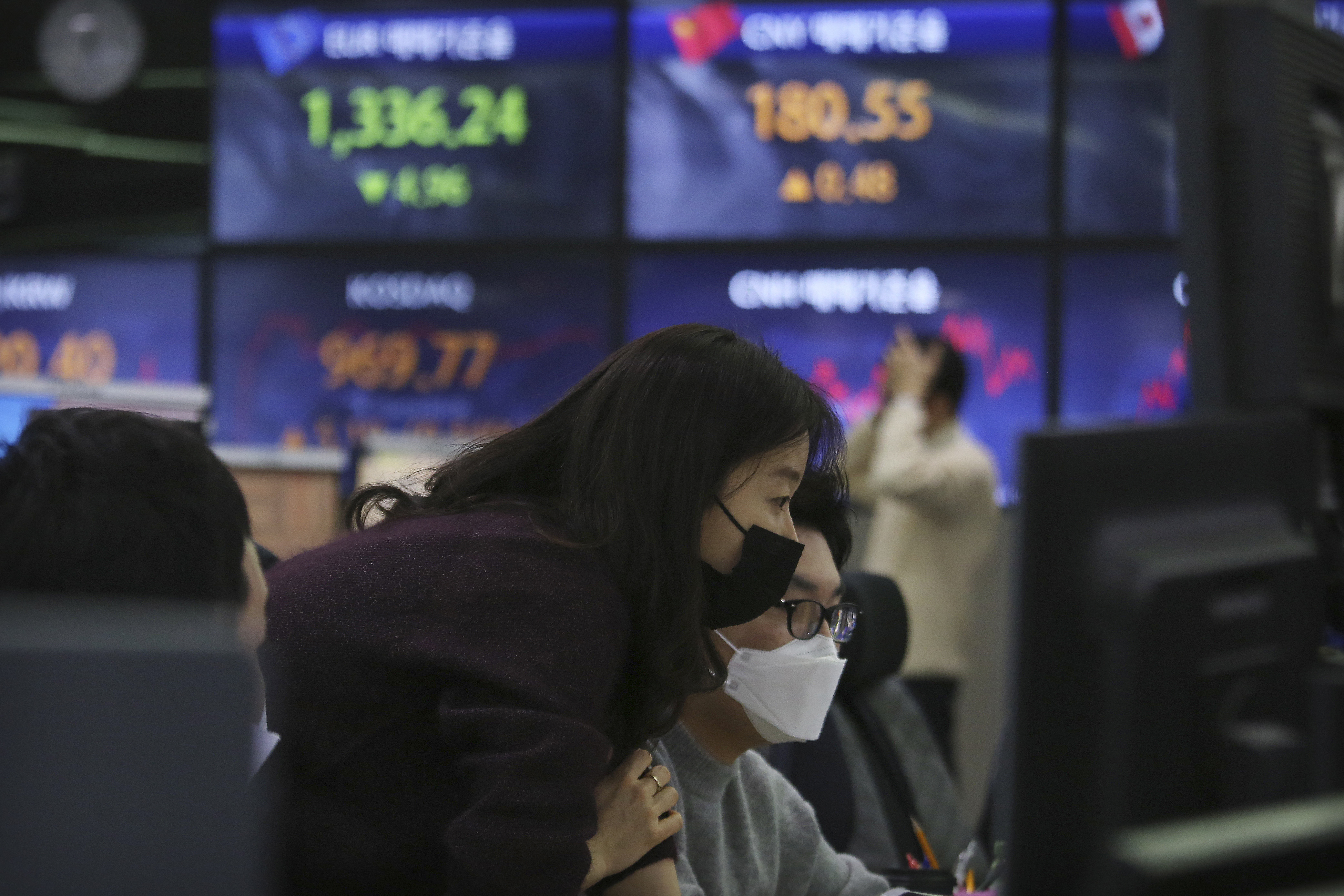 Asian shares rise amid hopes for global economic rebound