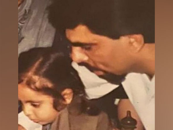 Ayushmann Khurrana extends Father’s Day greetings