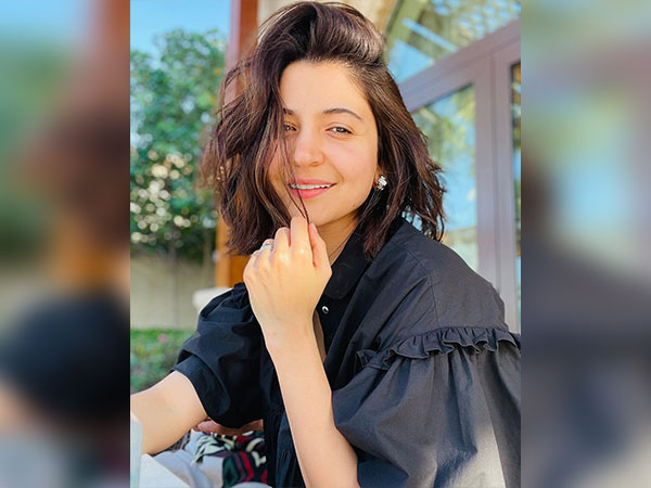 Anushka Sharma shares sun-kissed selfie