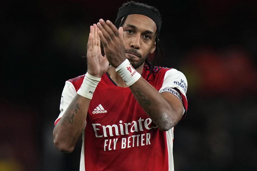 Barcelona signs striker Aubameyang after Arsenal exit