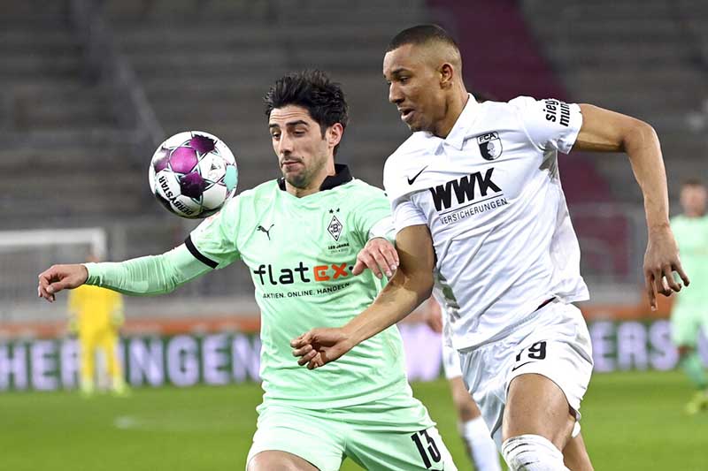 Gladbach crisis continues in 3-1 Bundesliga loss at Augsburg