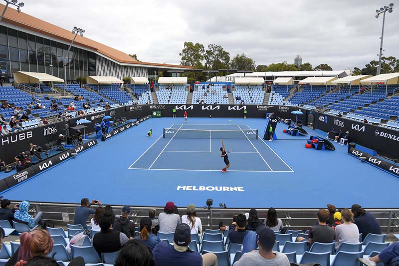 Spectators barred from Australian Open as state enters lockdown