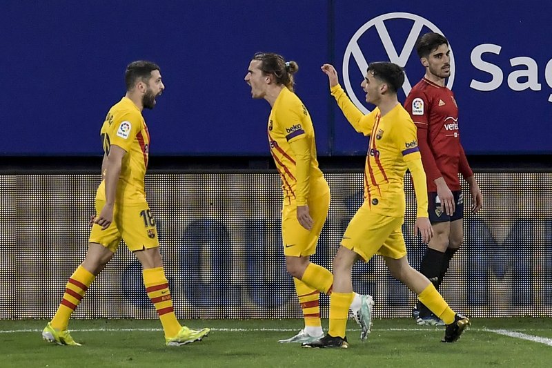 Time-traveler Messi sets up goals in Barça 2-0 win v Osasuna