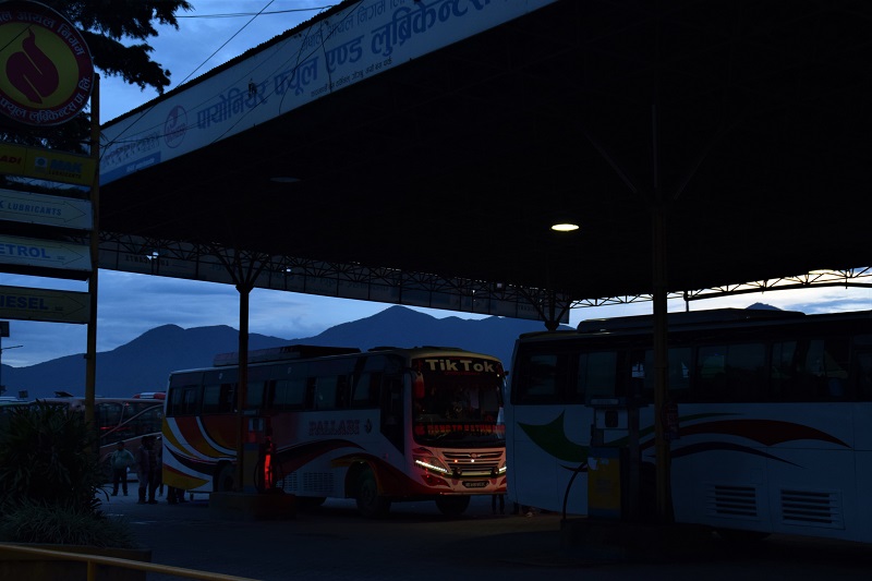 In Pictures: Outbound passengers taking night coaches