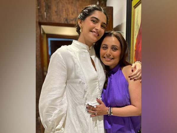 Sonam celebrates 20 years of friendship with Rani