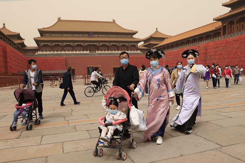 China: Few babies, loss of workers as 1.4B people age