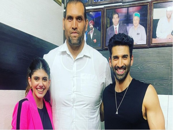 Aditya Roy lays smack down on wrestler in Great Khali’s hood