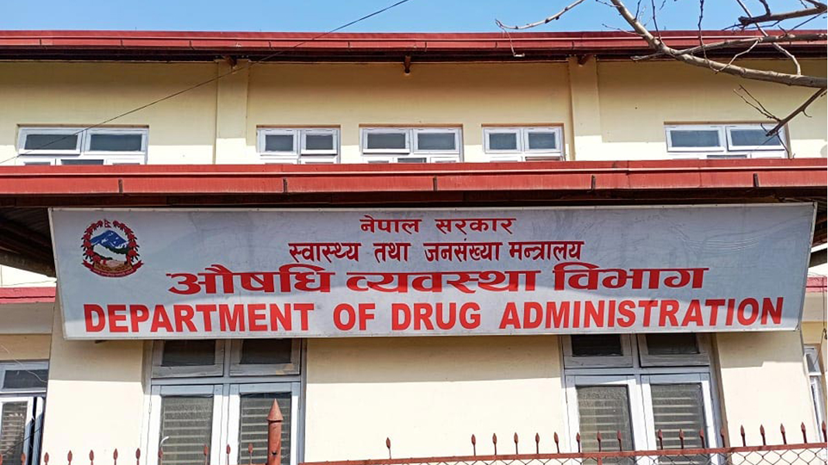 DDA directs for putting red line on label of antibiotic medicines