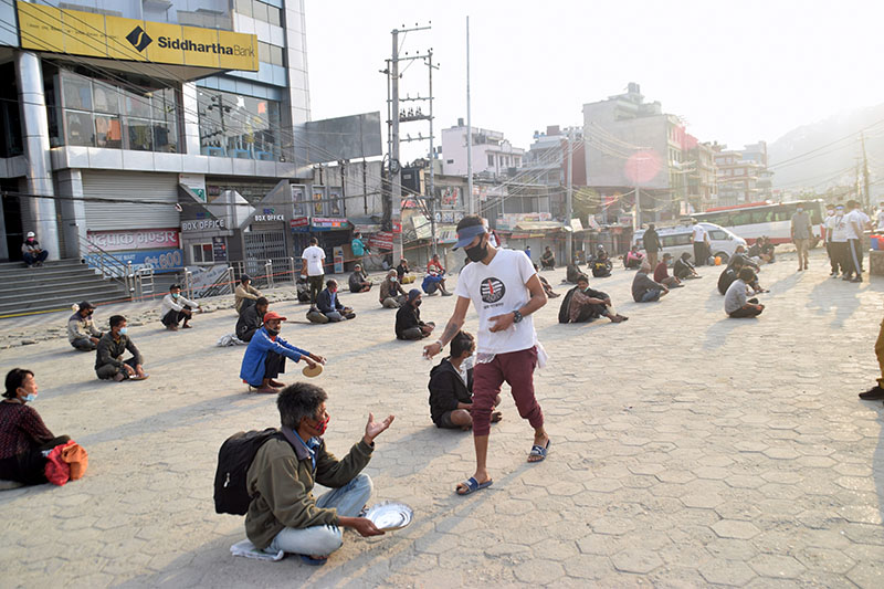 Youths take the initiative to feed the needy