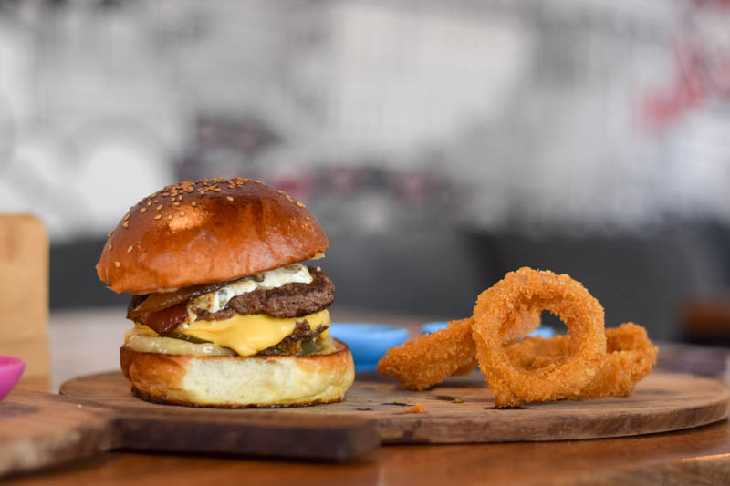 Queens Eatery: An eatery that sells good burgers