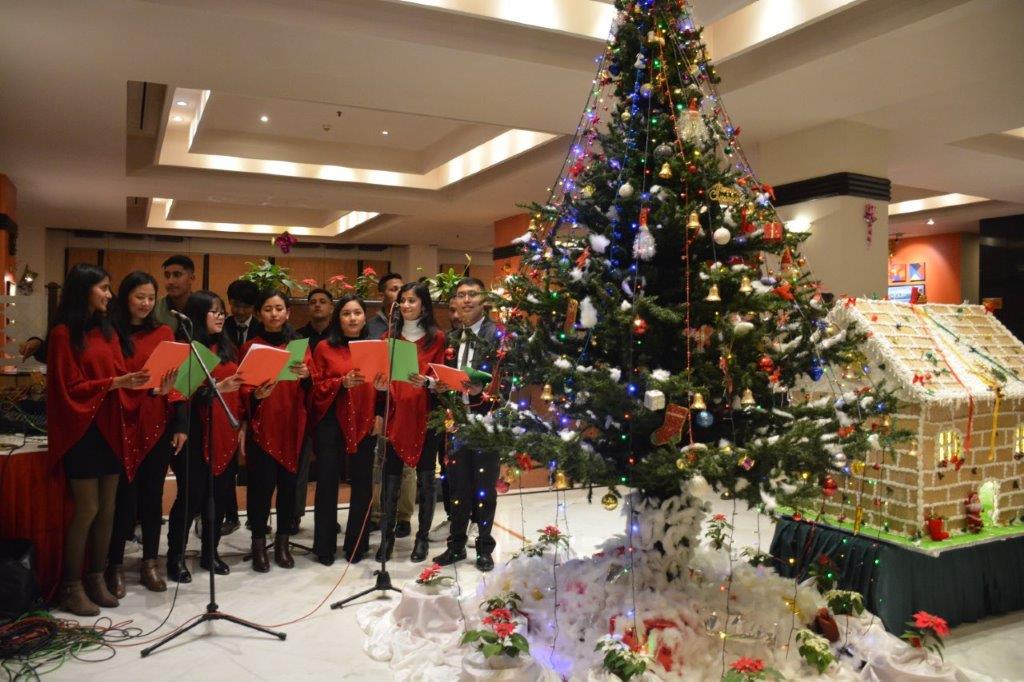 Christmas Tree Lighting Ceremony at Radisson