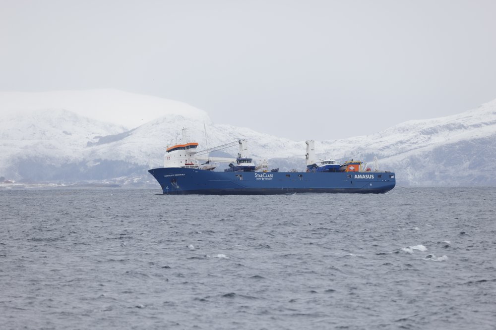 Salvage crews secure drifting Dutch cargo ship off Norway