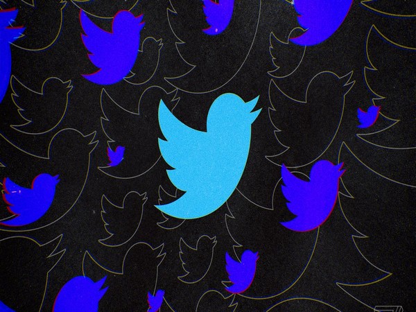 Twitter tests new ‘CC’ button for captions on videos