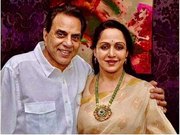 Hema Malini celebrates 42nd anniversary with adorable note on Dharmendra’s return