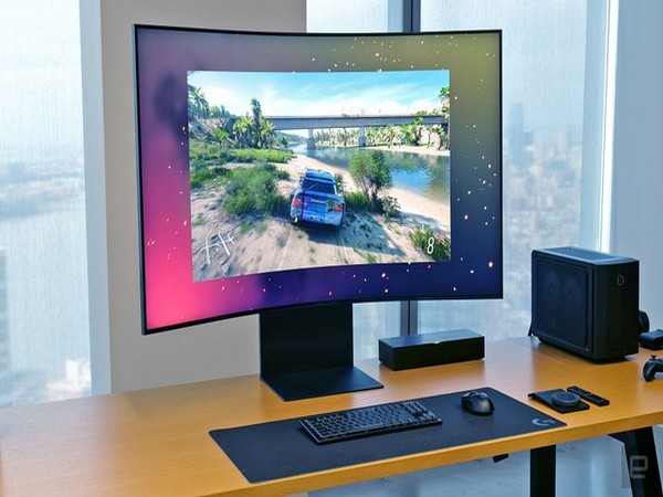 Samsung’s gaming monitor with ‘cockpit mode’