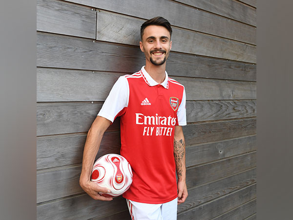 Midfielder Fabio Vieira joins Arsenal on long-term contract