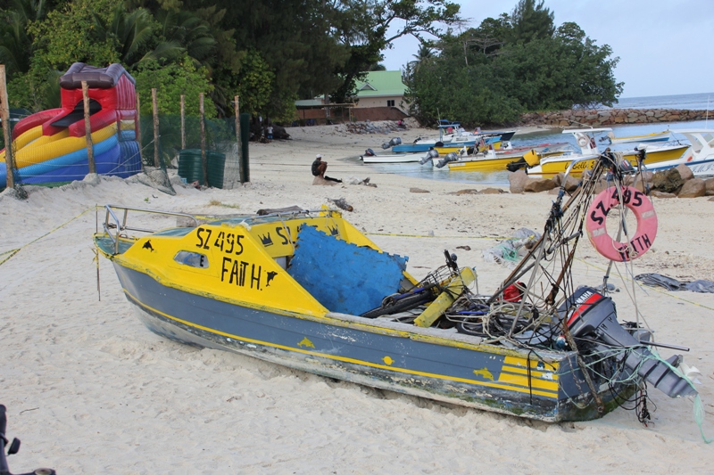 Three die in boat capsize