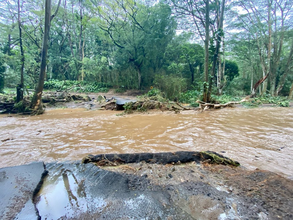 Maui residents evacuated after officials feared dam breach