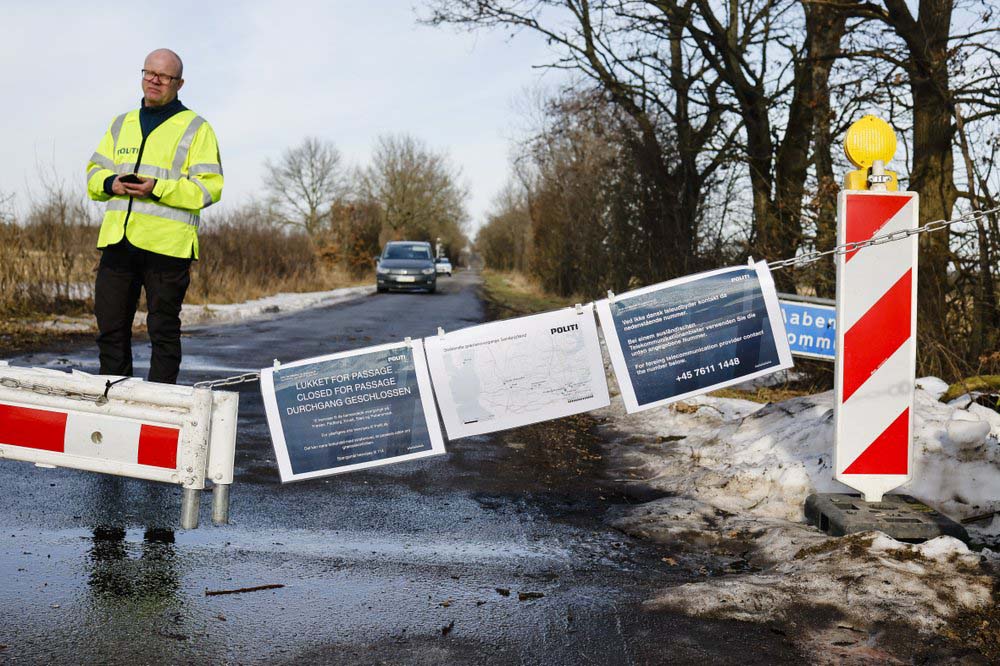 Germany extends border checks to battle variants