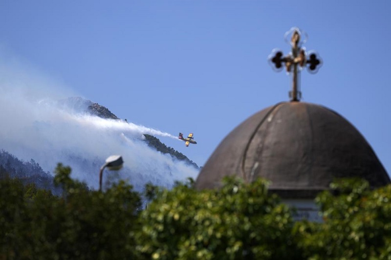 Greece wildfires: two new blazes break out amid strong winds