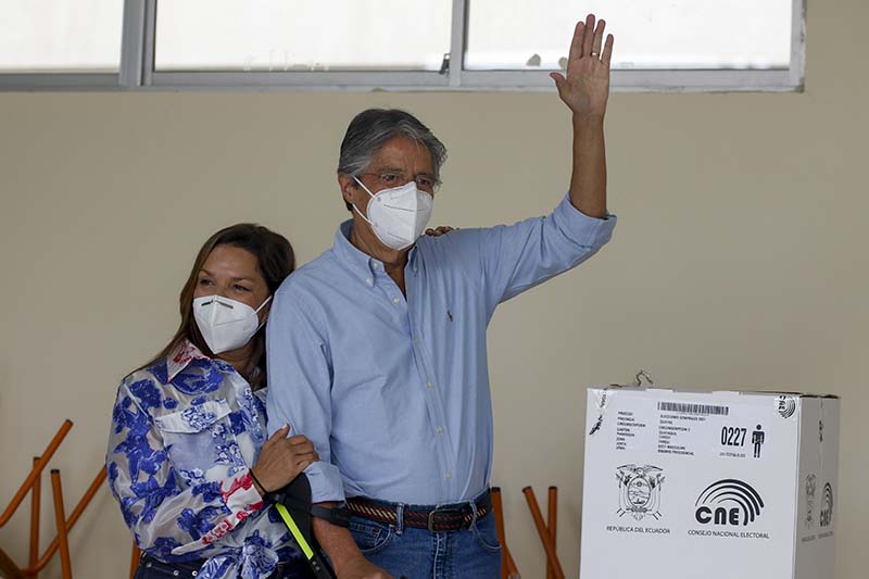 Ecuador goes with conservative banker in presidential vote