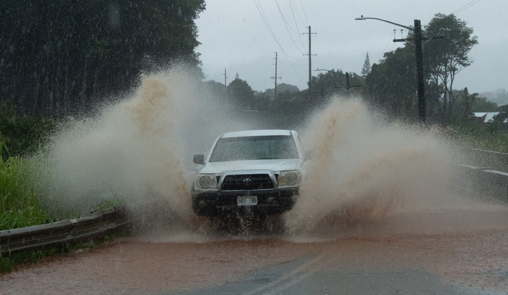 Hawaii town blocked by landslide launches makeshift ferry