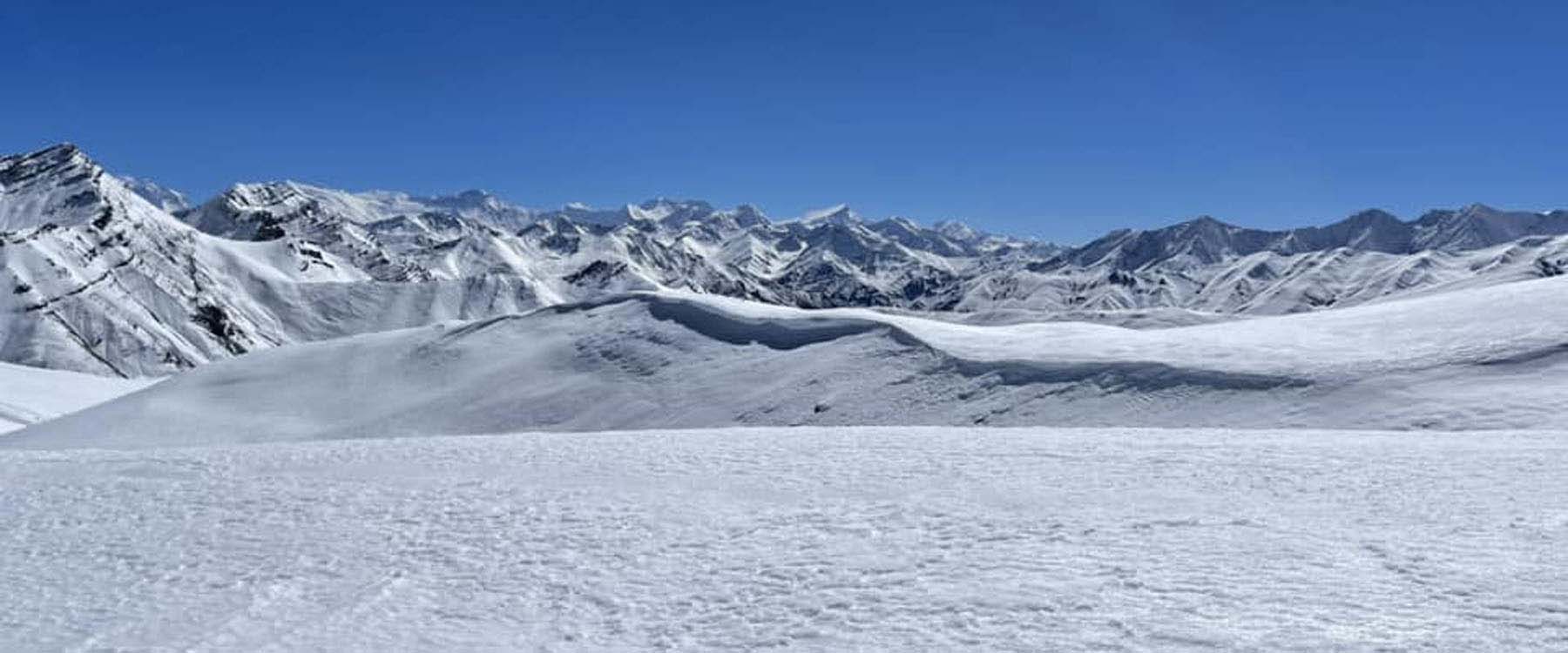 2 people rescued from Larke Pass