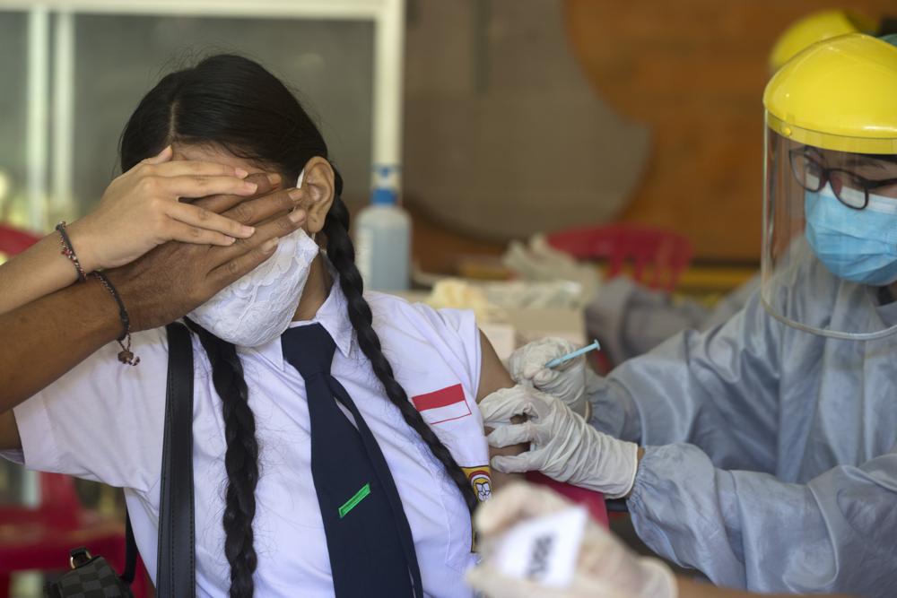 Indonesia seeks more oxygen for COVID-19 sick amid shortage